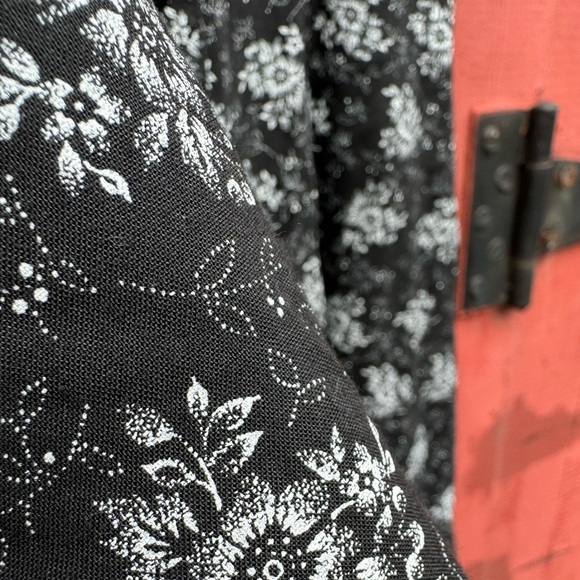 Vintage 90s dress Small XS black floral midi rayon lacing buttons short sleeve - Picture 8 of 13